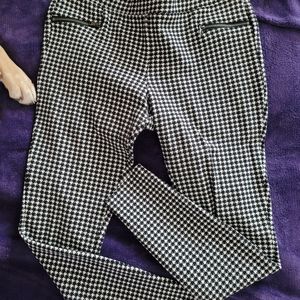 Houndstooth, stretchy, skinny pants